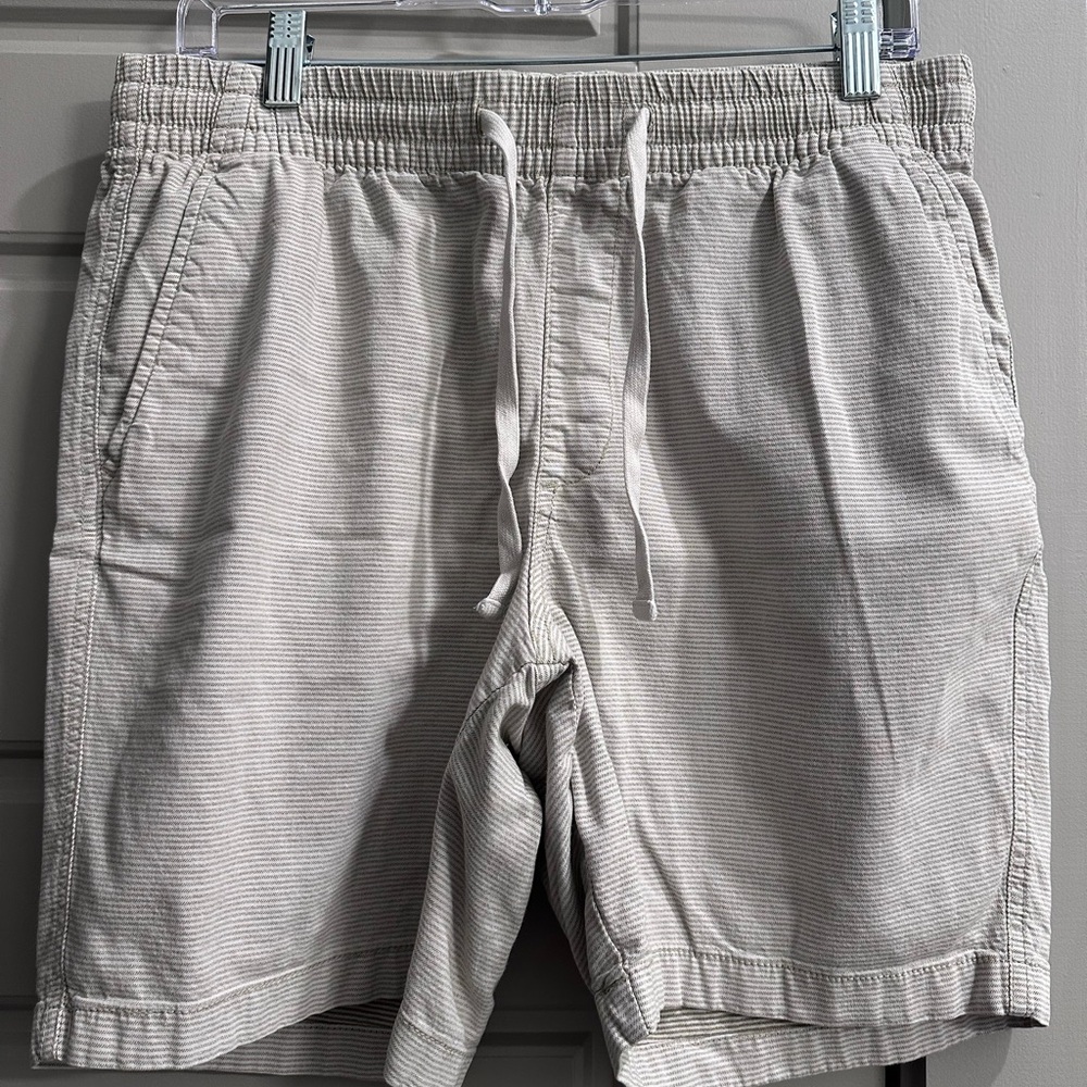 Tan bucket shorts that are perfect for spring and summer!